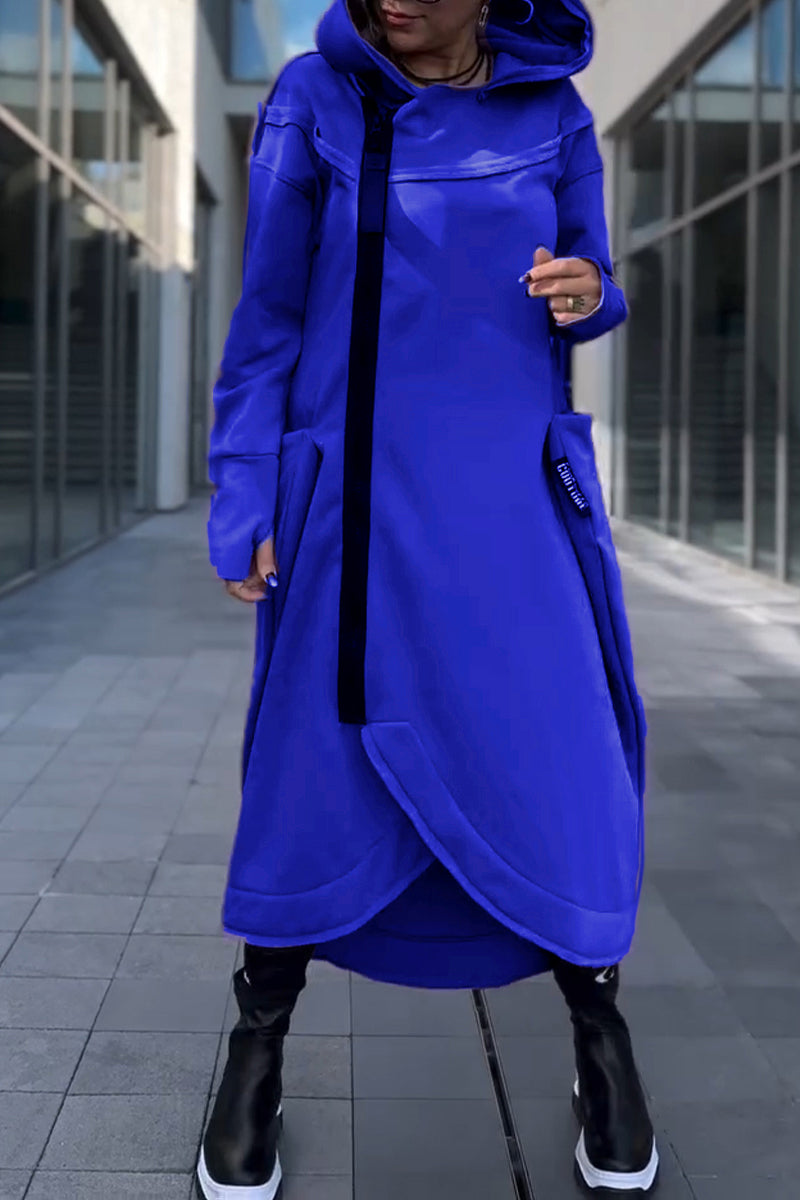 Robe à capuche à manches longues et ourlet asymétrique